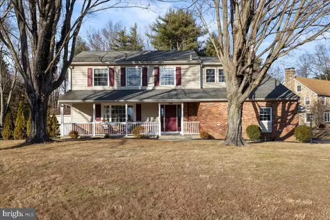 204 Woodland Dr, Doylestown, PA 18901