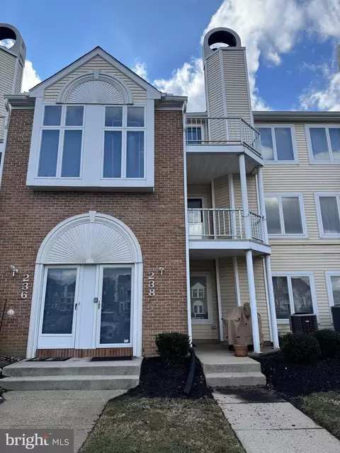 238 Colette Ct, Levittown, PA 19057