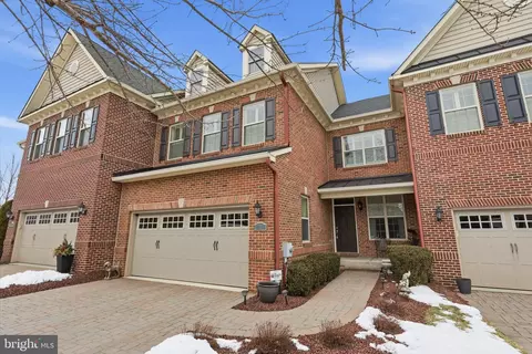 1246 Saint James Dr, Langhorne, PA 19047