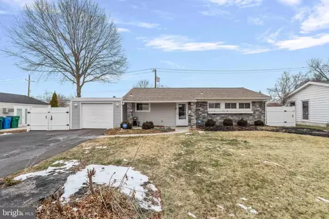 137 Idlewild Rd, Levittown, PA 19057