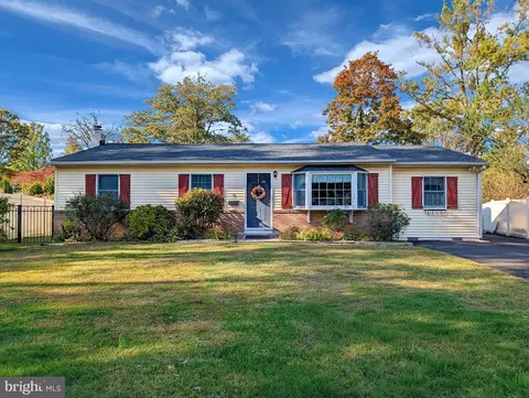 9 Maple Ln, Doylestown, PA 18901