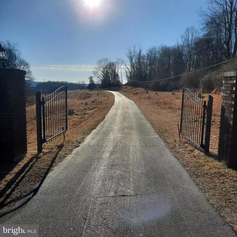 408 Kintner Rd, Kintnersville, PA 18930
