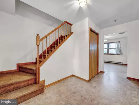 Entry Way - 2166 Wayne Dr, Jamison, PA 18929 photo 2 of 7