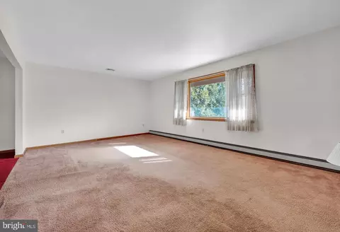 Living - 2166 Wayne Dr, Jamison, PA 18929 photo 3 of 10