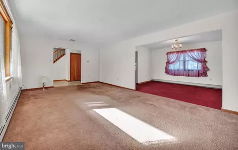 Living - 2166 Wayne Dr, Jamison, PA 18929 photo 5 of 10