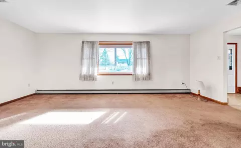 Living - 2166 Wayne Dr, Jamison, PA 18929 photo 2 of 10