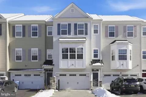 153 Mercer Ct, Fairless Hills, PA 19030