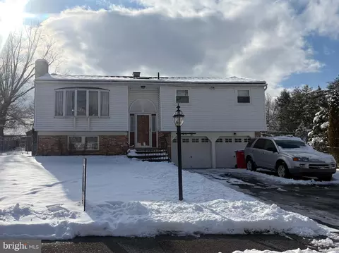 1493 Maguire Ln, Warminster, PA 18974