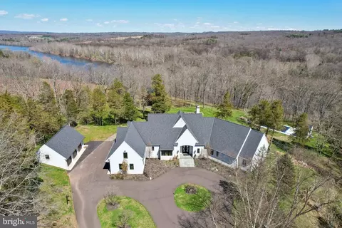2 Cedar Ln, Erwinna, PA 18920