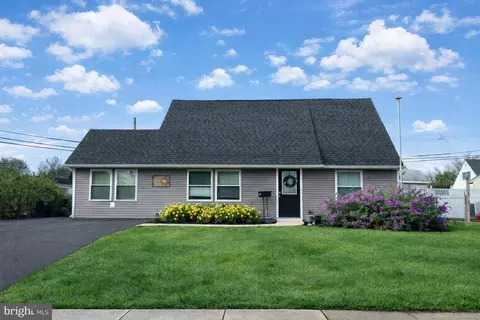 5 June Rd, Levittown, PA 19056