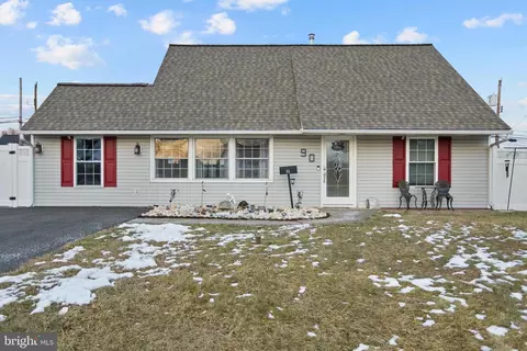 90 Cobalt Ridge Dr E #E, Levittown, PA 19057