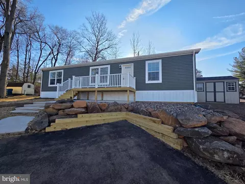 9 Woodedge Dr, Quakertown, PA 18951