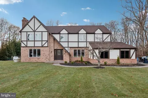 923 Hunt Dr, Yardley, PA 19067