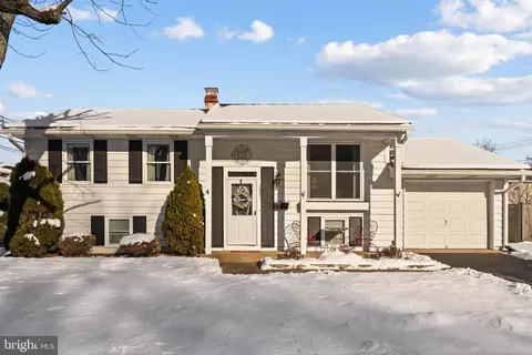 1021 Brookfield Cir, Quakertown, PA 18951