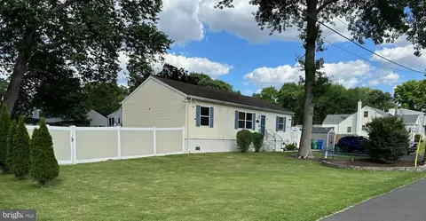 3820 Naples St, Levittown, PA 19056