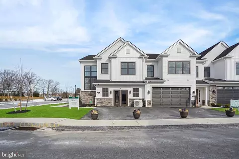 522 Fullerton Farm Ct #14, Chalfont, PA 18914