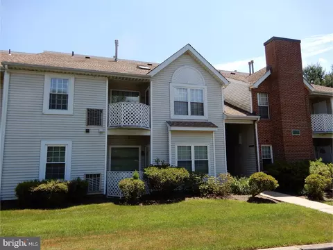 810 Diamond Dr, Newtown, PA 18940