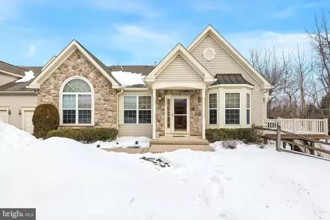 189 Villa Dr, Warminster, PA 18974
