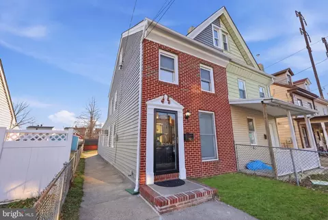 702 Corson St, Bristol, PA 19007