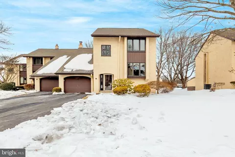 18 Golf Club Dr, Langhorne, PA 19047