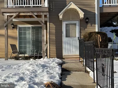 732 Sparrow Ln, Langhorne, PA 19047