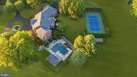 7 Woodland Rd, Newtown, PA 18940