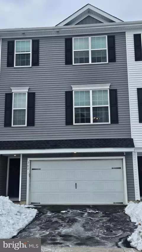 202 Pond View Ct, Quakertown, PA 18951