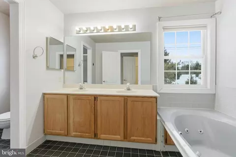 Bath - 703 Eagle Ln, Doylestown, PA 18901 photo 4 of 5
