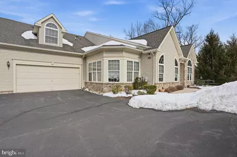 173 Villa Dr #100, Warminster, PA 18974