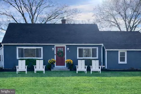 827 River Rd, Yardley, PA 19067