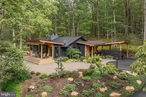 7034 Ely Rd, New Hope, PA 18938