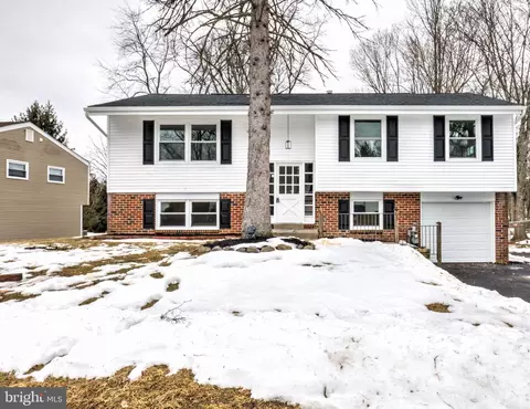 218 Colonial Dr, Warminster, PA 18974