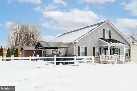 100 Elderberry Dr, Levittown, PA 19054