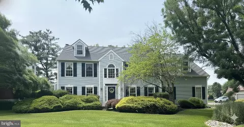 399 Laurel Oaks Dr, Langhorne, PA 19047