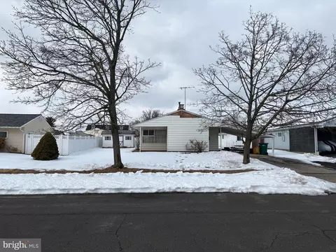 57 Palm Ln, Levittown, PA 19054