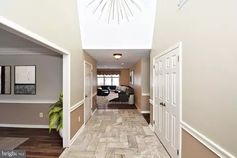 6196 Washington Ln, Bensalem, PA 19020