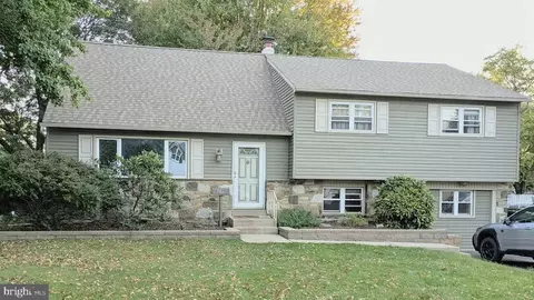 786 Boxwood Dr, Warminster, PA 18974