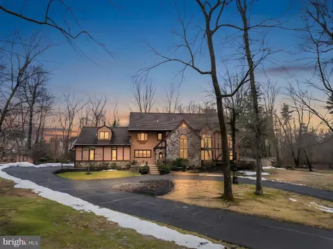 25 Creekside Dr, Ivyland, PA 18974