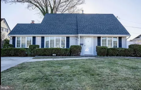 11 Jester Ln, Levittown, PA 19055