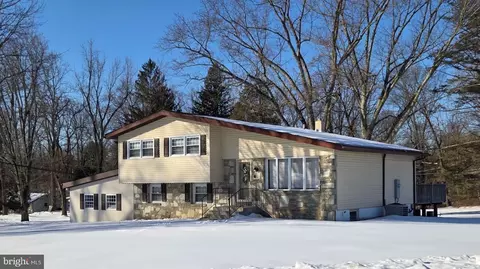 84 Upland Dr, Southampton, PA 18966