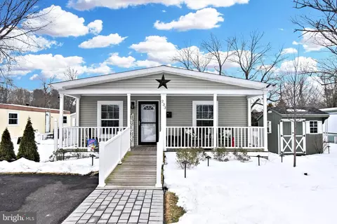 233 Hemlock Dr, Doylestown, PA 18901
