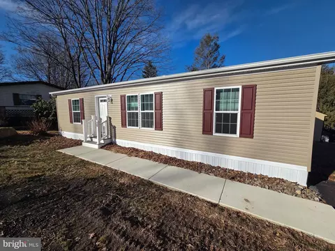 10 Woodedge Dr, Quakertown, PA 18951