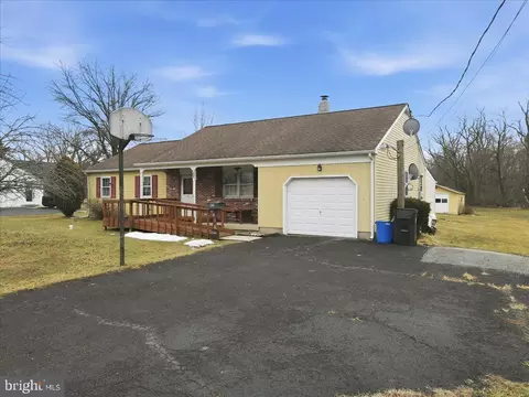 422 Erie Rd, Quakertown, PA 18951