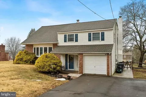 45 Holly Hill Rd, Richboro, PA 18954