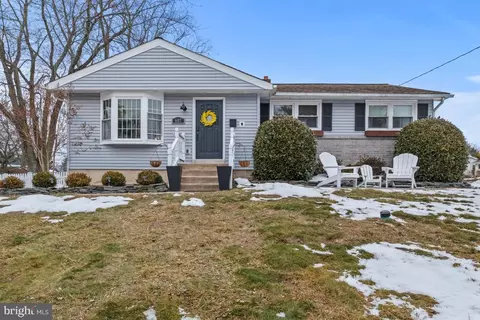 607 S Chubb Dr, Doylestown, PA 18901