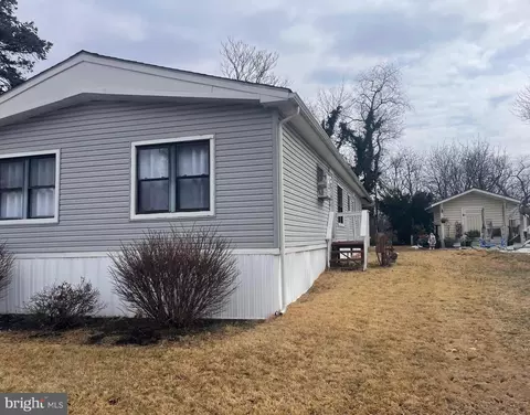 6033 Falmont Dr, Morrisville, PA 19067