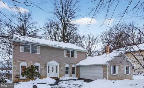 701 Bridgeview Rd, Feasterville Trevose, PA 19053