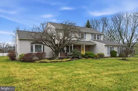1420 Scarlet Oak Rd, Yardley, PA 19067
