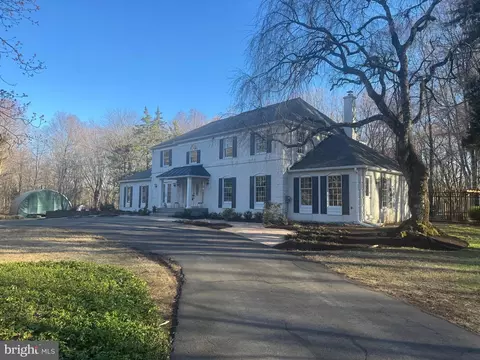 196 Aqueduct Rd, Washington Crossing, PA 18977