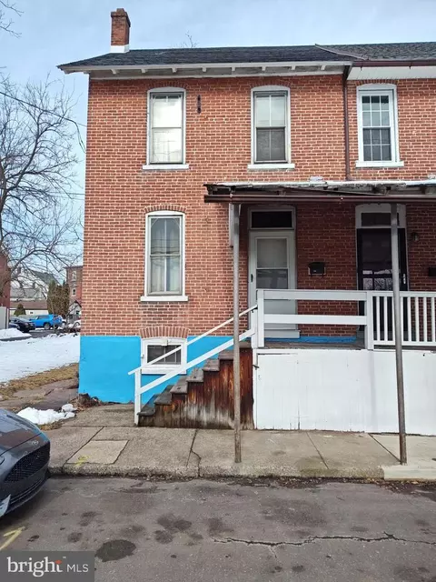 21 E Walnut St, Sellersville, PA 18960